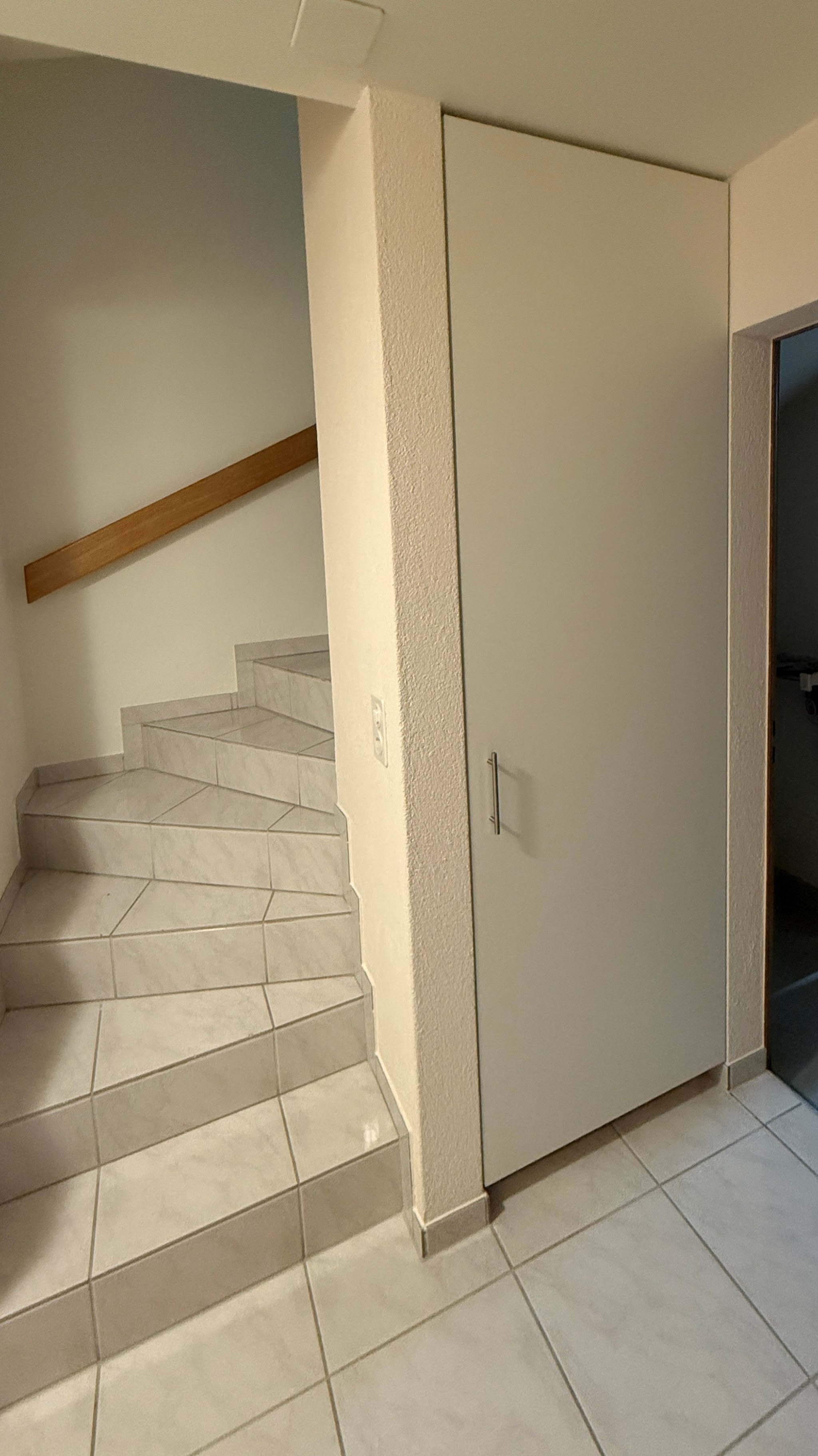 Massgefertigter Schrank mit Sicherheitstür