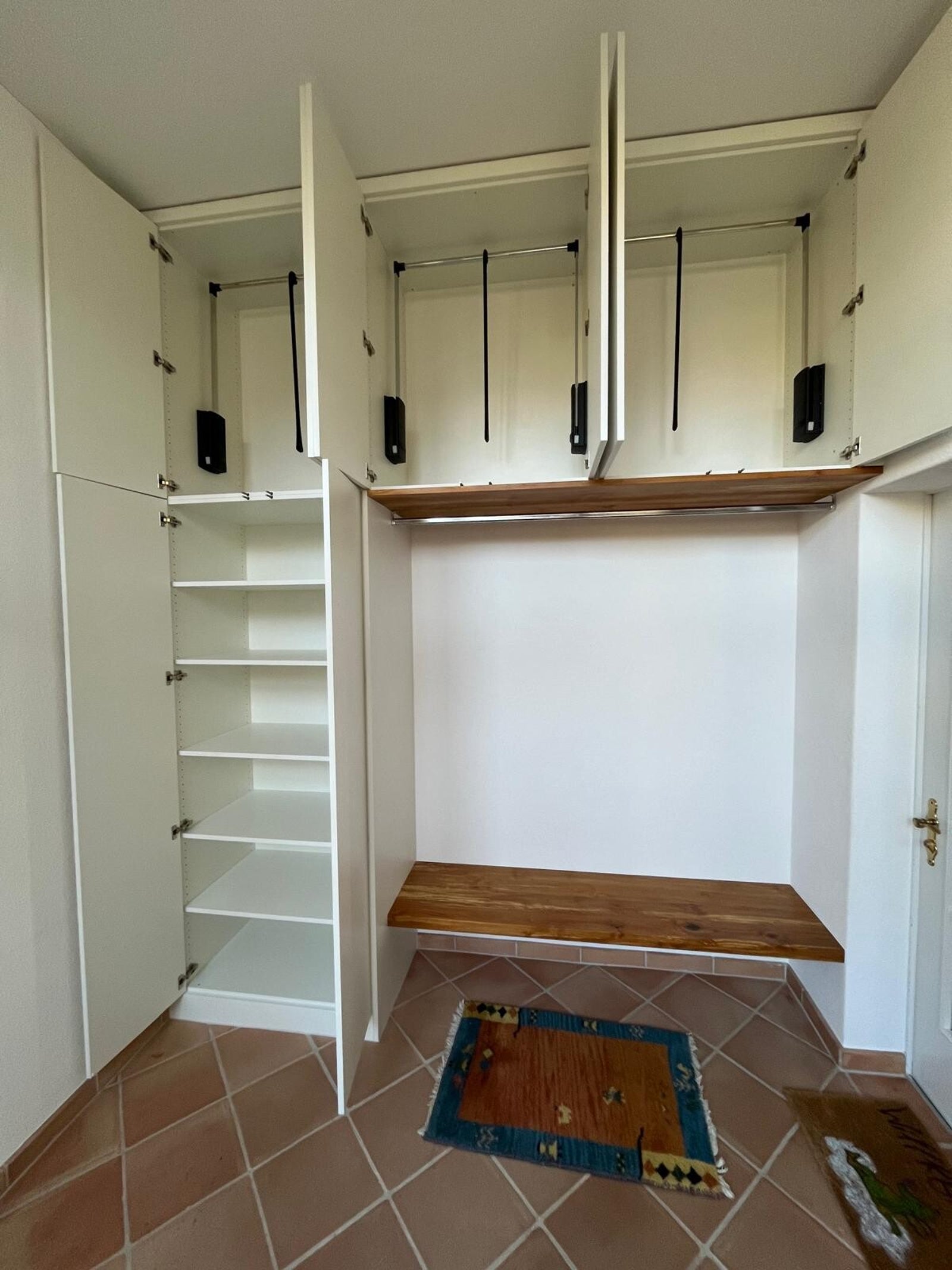 Massgefertigte Garderobe von Schreinerei Fürst